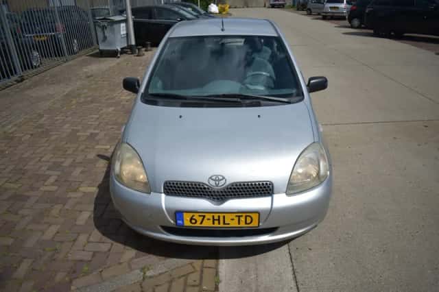Toyota Yaris (2001) thumbnail 2
