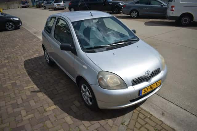 Toyota Yaris (2001) thumbnail 3
