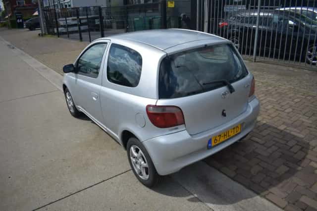 Toyota Yaris (2001) thumbnail 5