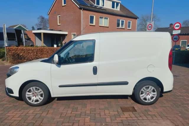 Fiat Doblò (2016) thumbnail 2