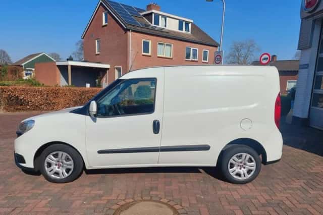 Fiat Doblò (2017) thumbnail 2
