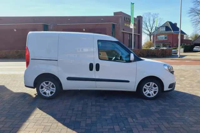 Fiat Doblò (2016) thumbnail 3