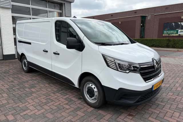 Renault Trafic (2023) thumbnail 3
