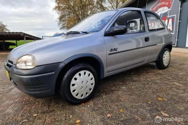 Opel Corsa (1994) thumbnail 1