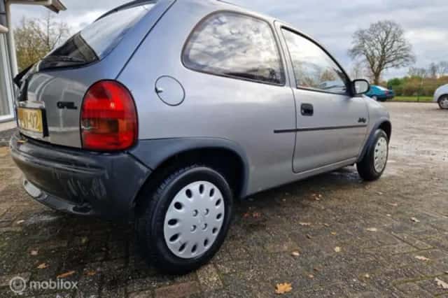 Opel Corsa (1994) thumbnail 2