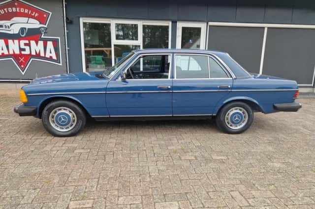 Mercedes-Benz 240 (1984) thumbnail 1