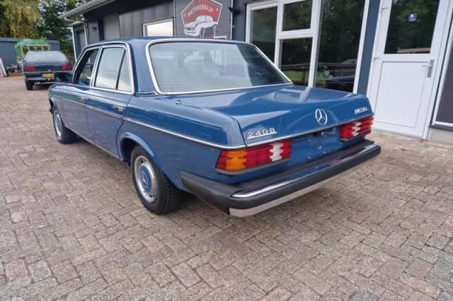 Mercedes-Benz 240 (1984) thumbnail 3