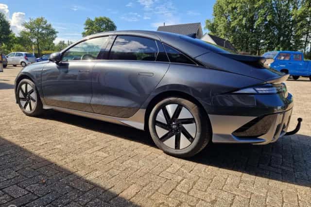 Hyundai Ioniq 6 (2024) thumbnail 3