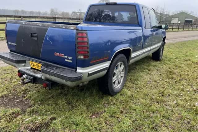 GMC Sierra (1997) thumbnail 3