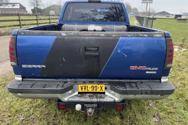 GMC Sierra (1997) thumbnail 4