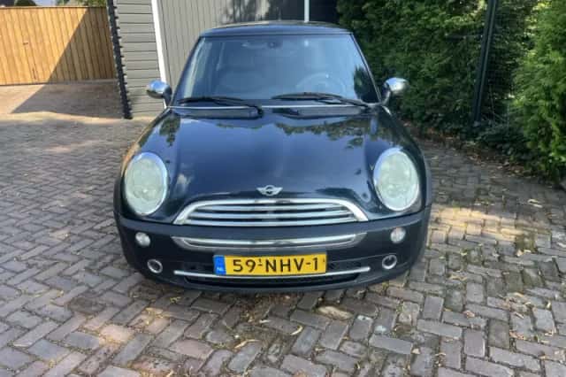MINI Cooper (2006) thumbnail 2