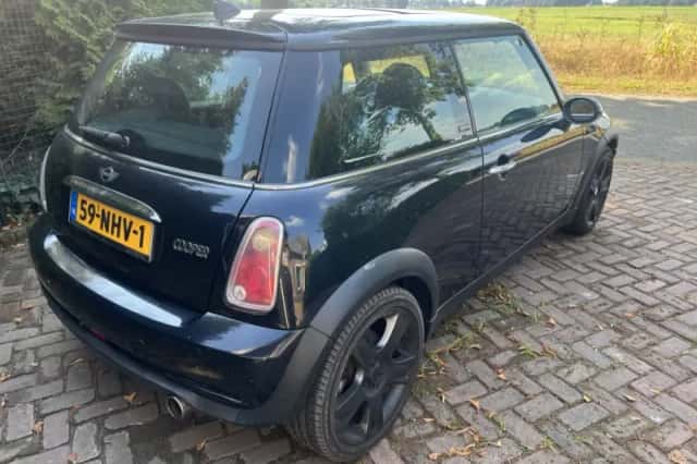 MINI Cooper (2006) thumbnail 4