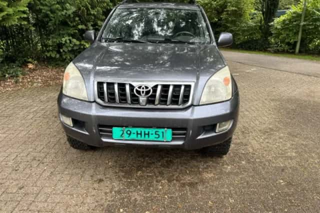 Toyota Land Cruiser (2005) thumbnail 2