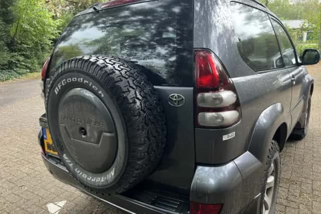 Toyota Land Cruiser (2005) thumbnail 4