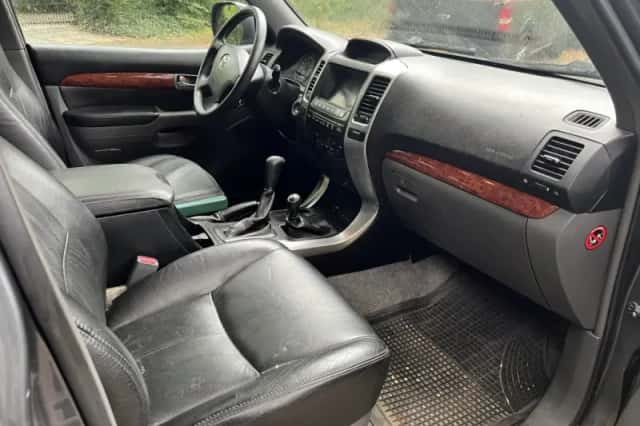 Toyota Land Cruiser (2005) thumbnail 6