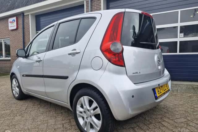 Opel Agila (2012) thumbnail 5