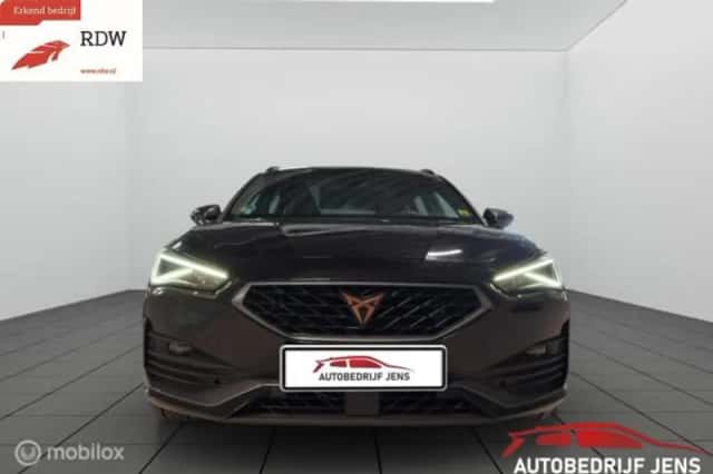 CUPRA Leon (2022) thumbnail 2