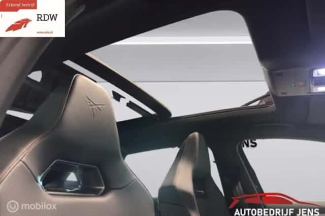 CUPRA Leon (2022) thumbnail 4