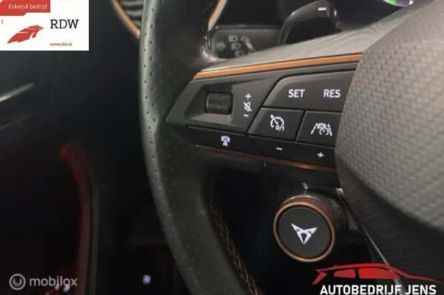 CUPRA Leon (2022) thumbnail 5