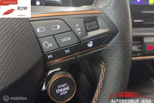 CUPRA Leon (2022) thumbnail 6