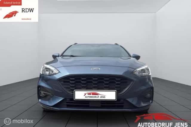Ford Focus (2021) thumbnail 2