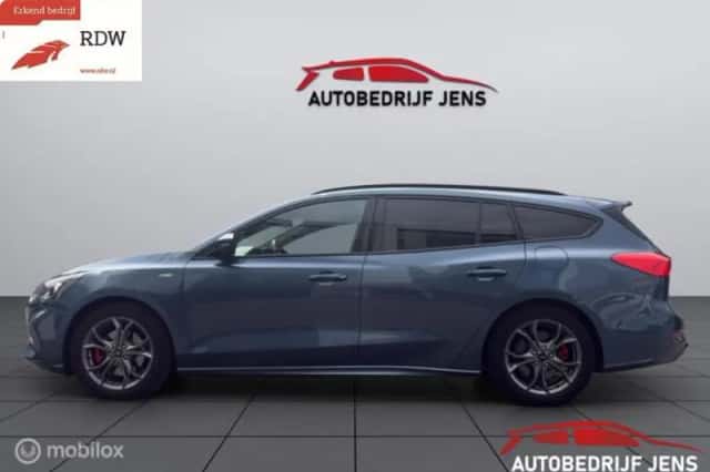 Ford Focus (2021) thumbnail 3
