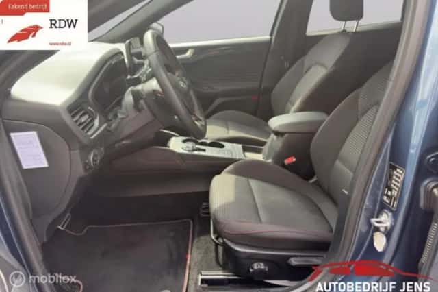 Ford Focus (2021) thumbnail 4