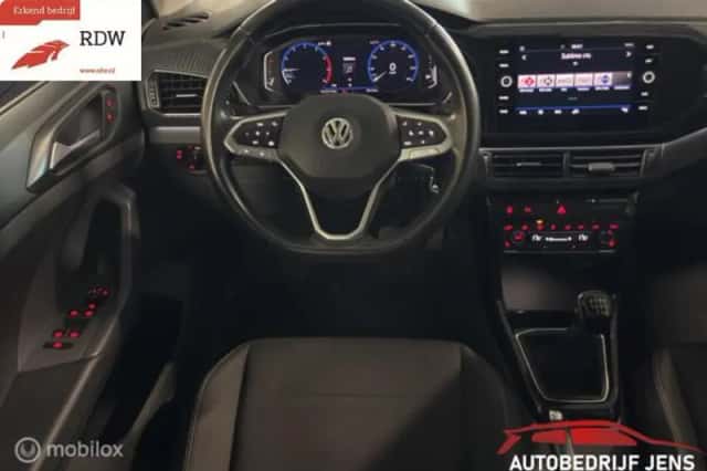 Volkswagen T-Cross (2019) thumbnail 3