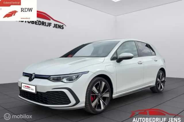 Volkswagen Golf (2021) thumbnail 1