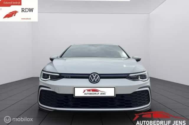 Volkswagen Golf (2021) thumbnail 2