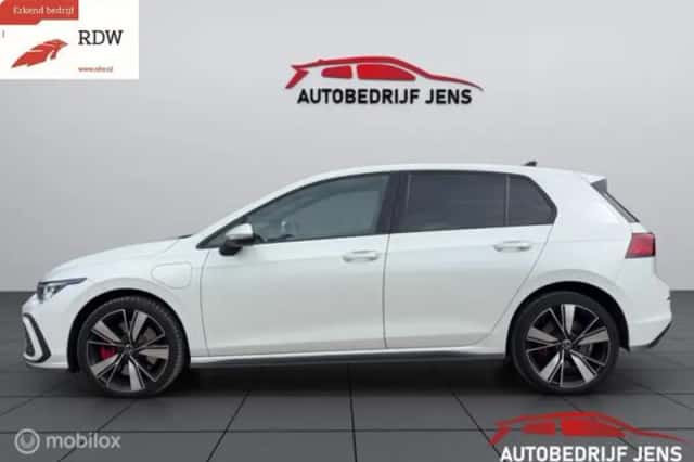 Volkswagen Golf (2021) thumbnail 3
