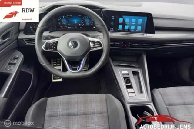 Volkswagen Golf (2021) thumbnail 5