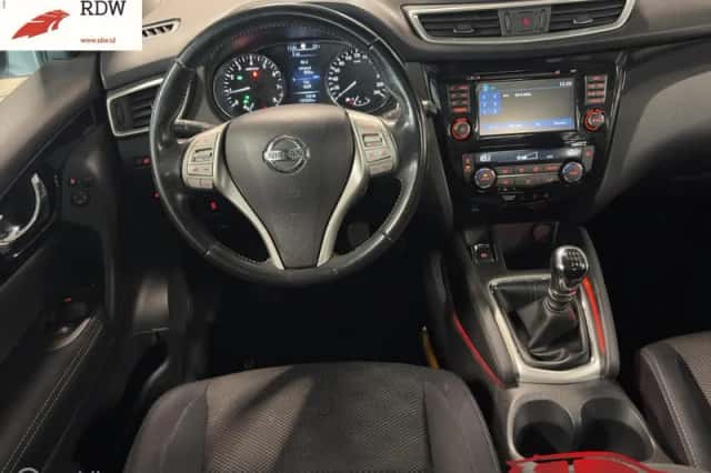 Nissan Qashqai (2017) thumbnail 5