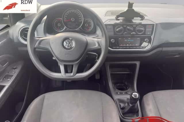 Volkswagen Up! (2018) thumbnail 5