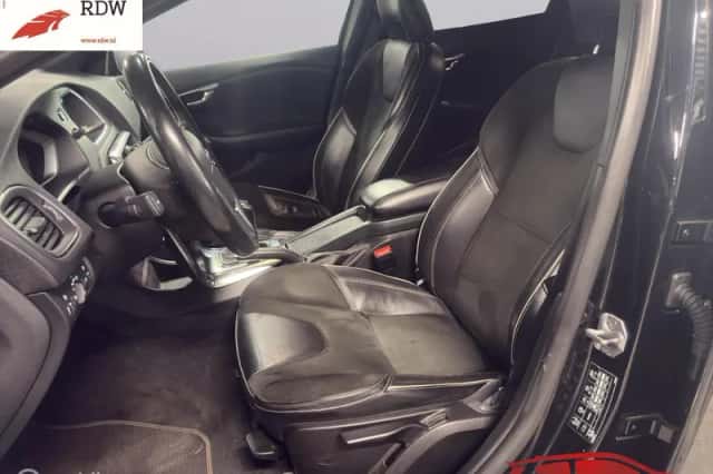 Volvo V40 (2014) thumbnail 4
