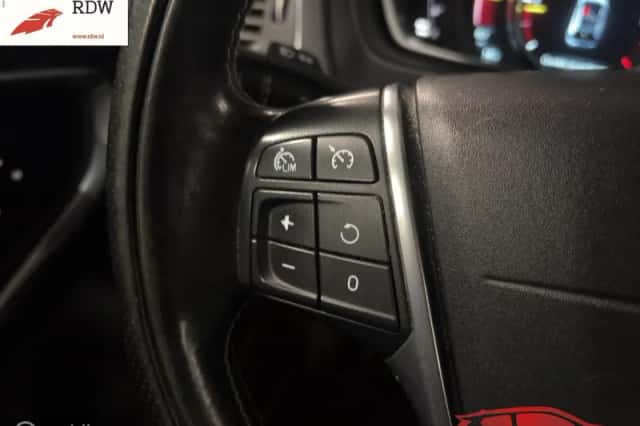 Volvo V40 (2014) thumbnail 6