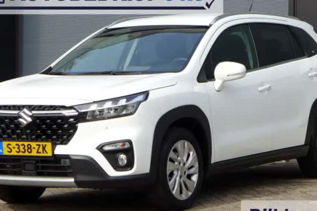 Suzuki S-Cross (2023) thumbnail 1