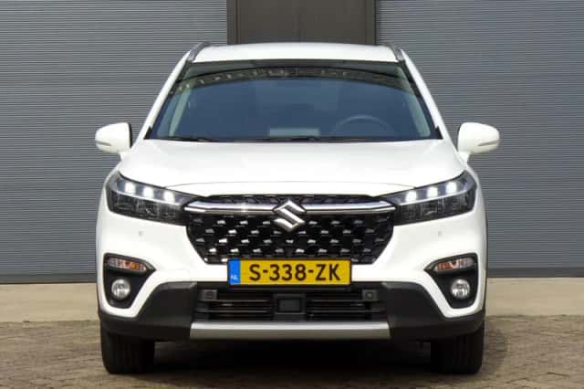Suzuki S-Cross (2023) thumbnail 4