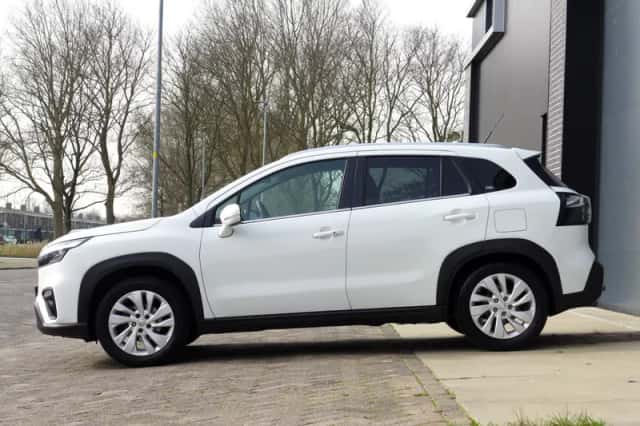 Suzuki S-Cross (2023) thumbnail 6