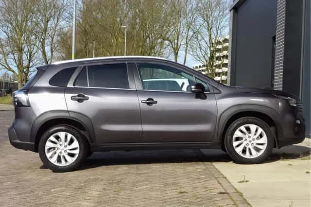 Suzuki S-Cross (2025) thumbnail 6