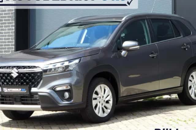 Suzuki S-Cross (2023) thumbnail 1
