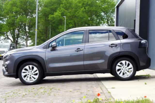 Suzuki S-Cross (2023) thumbnail 4