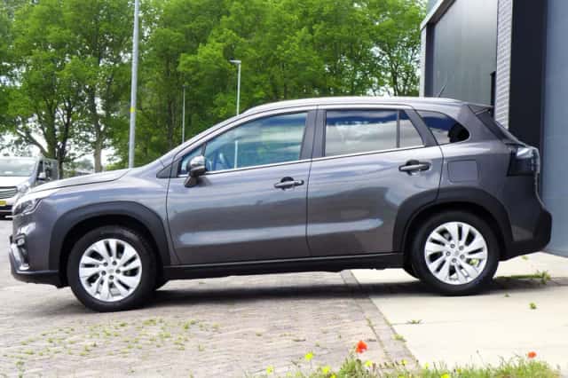 Suzuki S-Cross (2023) thumbnail 5