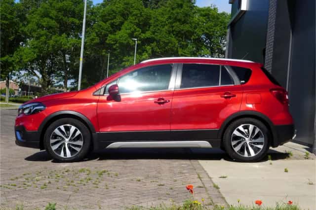 Suzuki S-Cross (2018) thumbnail 5