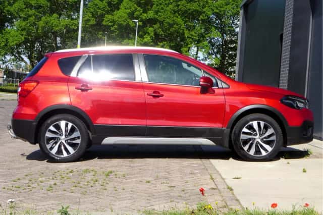 Suzuki S-Cross (2018) thumbnail 6