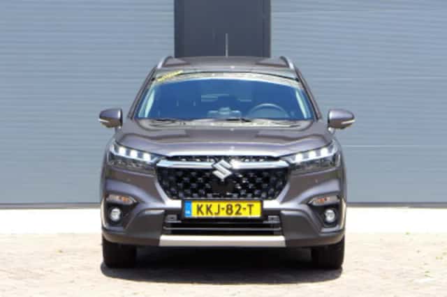 Suzuki S-Cross (2025) thumbnail 2