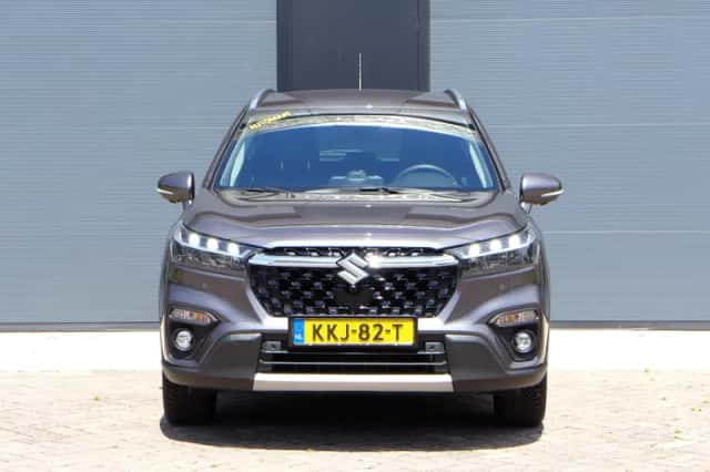 Suzuki S-Cross (2025) thumbnail 3