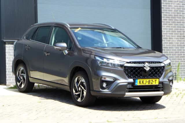 Suzuki S-Cross (2025) thumbnail 4