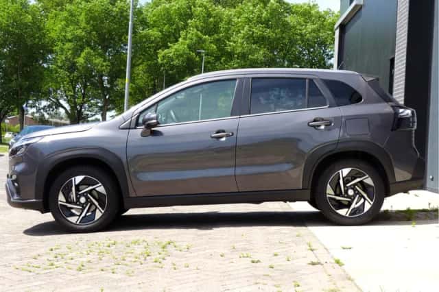 Suzuki S-Cross (2025) thumbnail 5