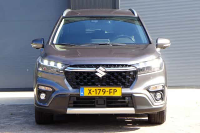 Suzuki S-Cross (2023) thumbnail 2